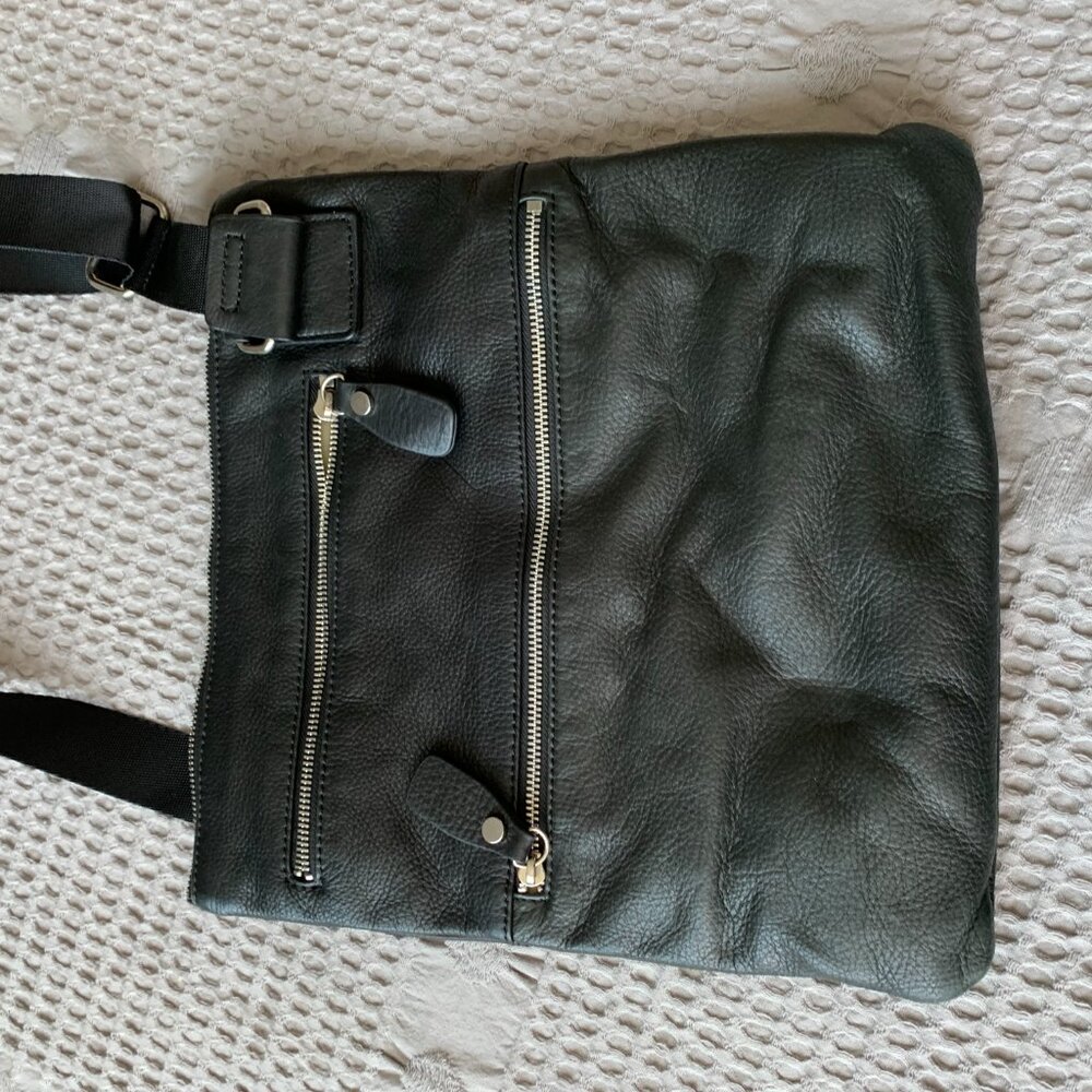 Margot Real Leather Black women hangbag in excellent condition